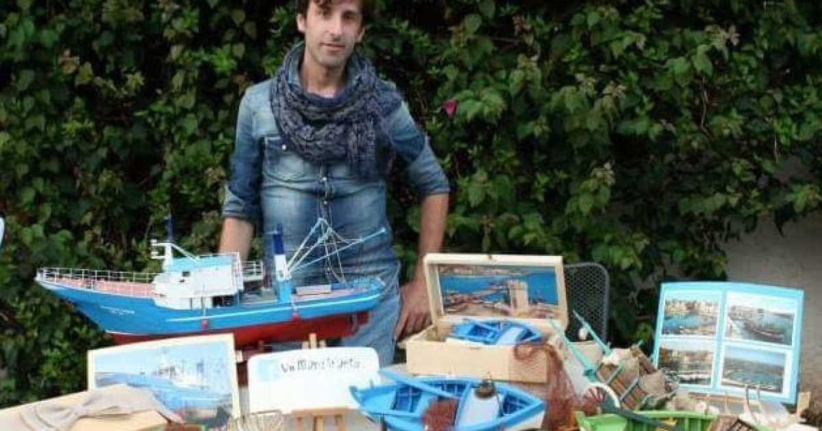A Bisceglie c'� un maestro d'ascia in miniatura: �Le mie barche uguali all'originale�